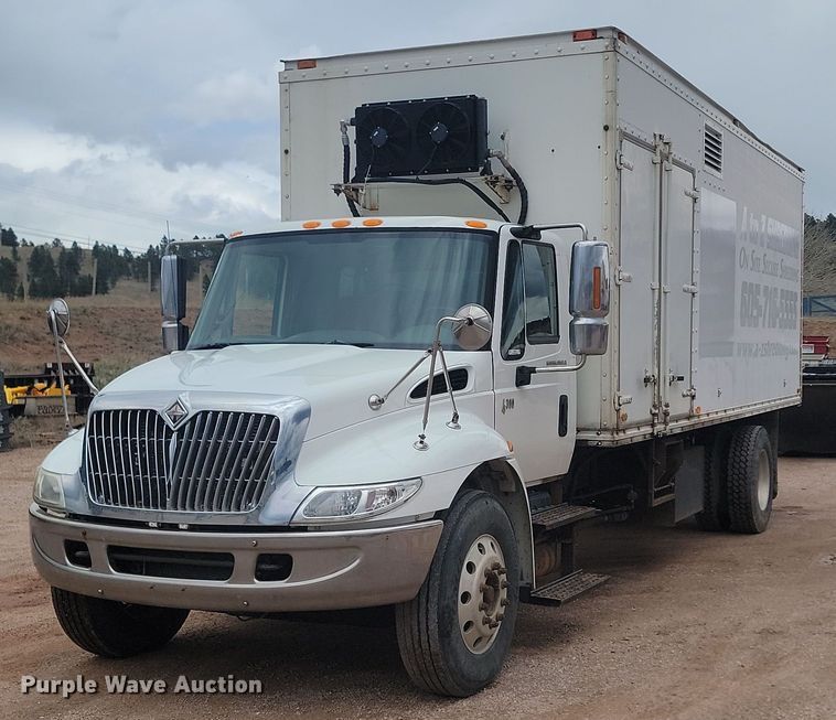 image for item NZ9767 2003 International  4300 SBA  paper shredder truck