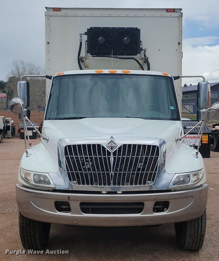 image for item NZ9767 2003 International  4300 SBA  paper shredder truck