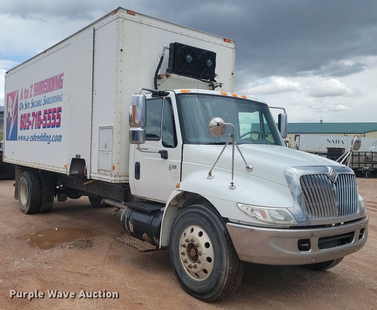 image for item NZ9767 2003 International  4300 SBA  paper shredder truck