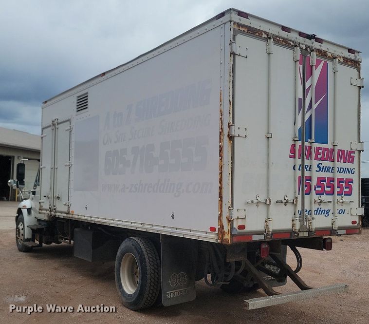 image for item NZ9767 2003 International  4300 SBA  paper shredder truck