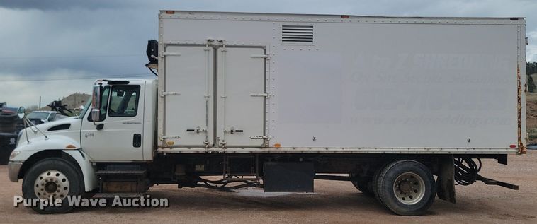 image for item NZ9767 2003 International  4300 SBA  paper shredder truck