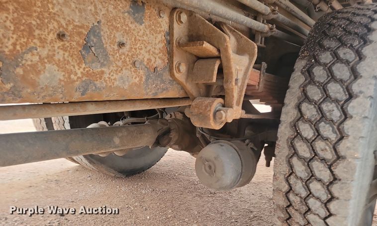 image for item NZ9767 2003 International  4300 SBA  paper shredder truck