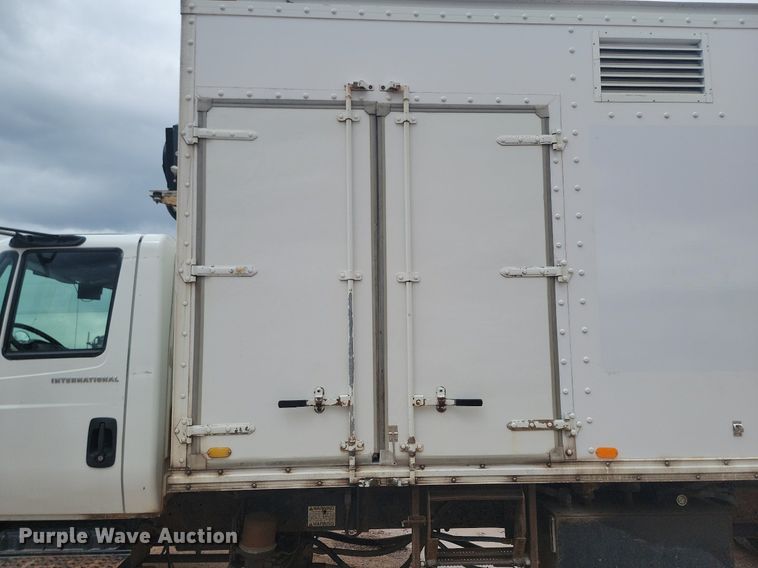 image for item NZ9767 2003 International  4300 SBA  paper shredder truck