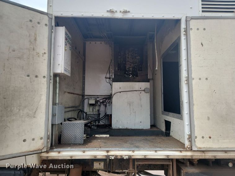 image for item NZ9767 2003 International  4300 SBA  paper shredder truck