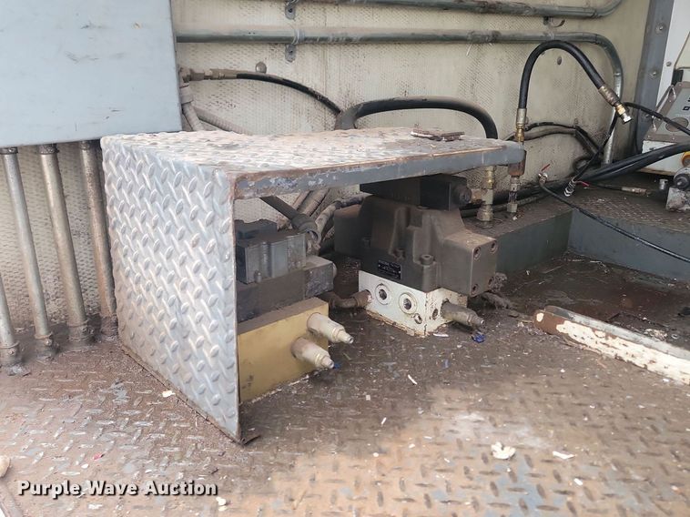 image for item NZ9767 2003 International  4300 SBA  paper shredder truck