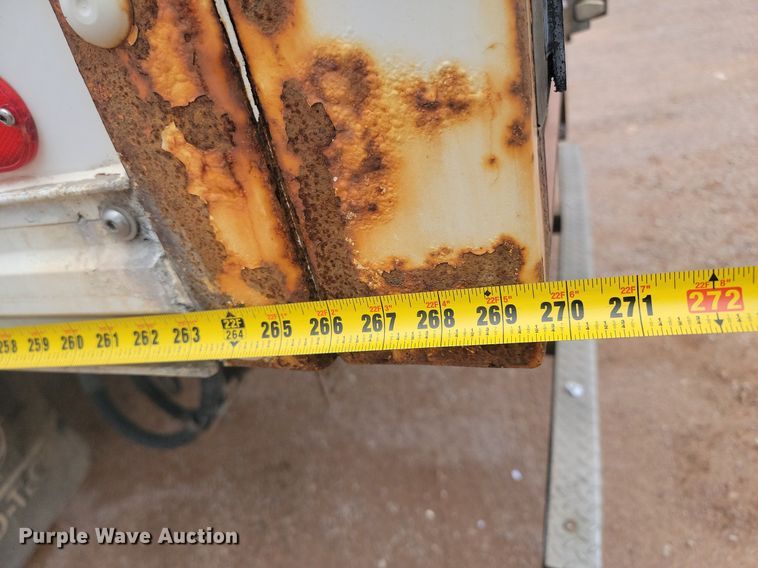 image for item NZ9767 2003 International  4300 SBA  paper shredder truck