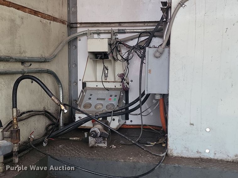 image for item NZ9767 2003 International  4300 SBA  paper shredder truck