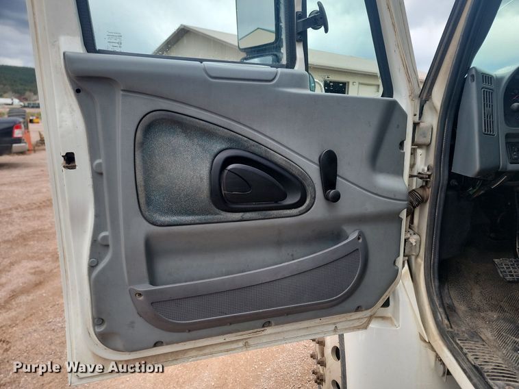 image for item NZ9767 2003 International  4300 SBA  paper shredder truck