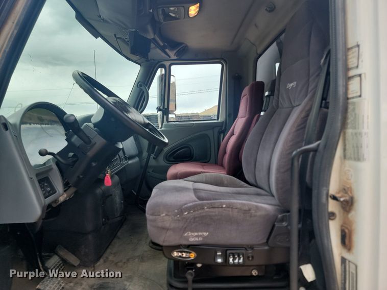 image for item NZ9767 2003 International  4300 SBA  paper shredder truck