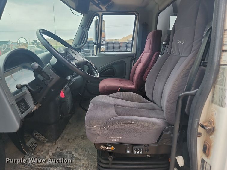 image for item NZ9767 2003 International  4300 SBA  paper shredder truck