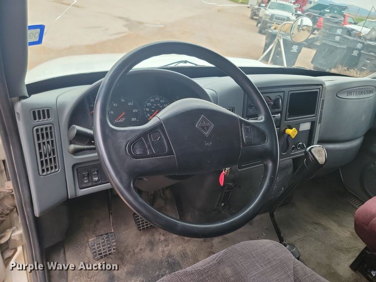 image for item NZ9767 2003 International  4300 SBA  paper shredder truck