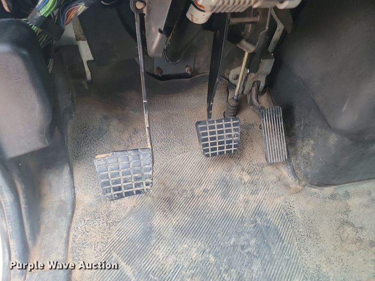 image for item NZ9767 2003 International  4300 SBA  paper shredder truck