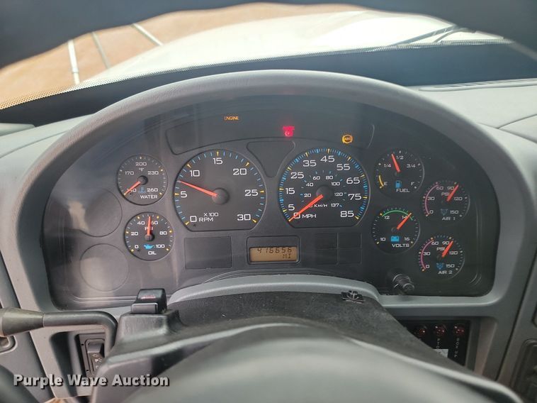 image for item NZ9767 2003 International  4300 SBA  paper shredder truck