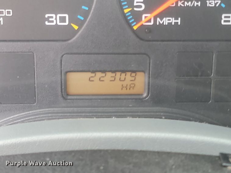 image for item NZ9767 2003 International  4300 SBA  paper shredder truck