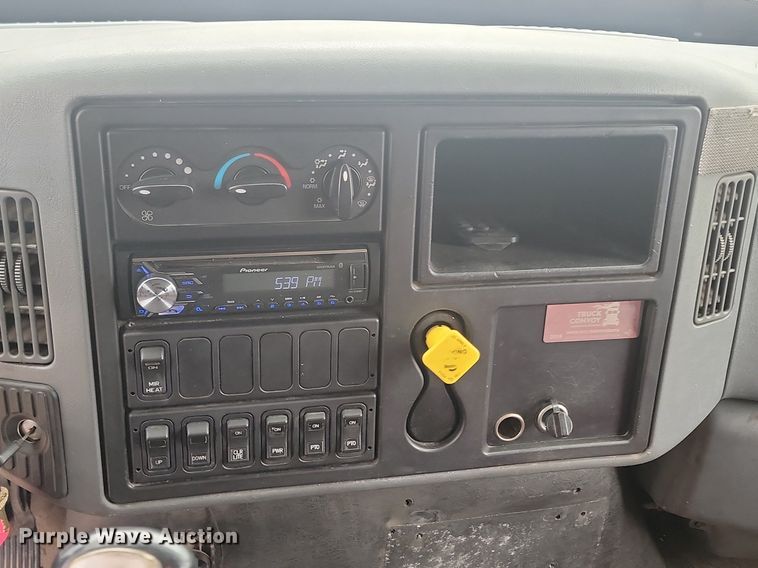 image for item NZ9767 2003 International  4300 SBA  paper shredder truck