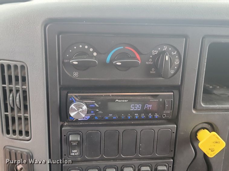 image for item NZ9767 2003 International  4300 SBA  paper shredder truck