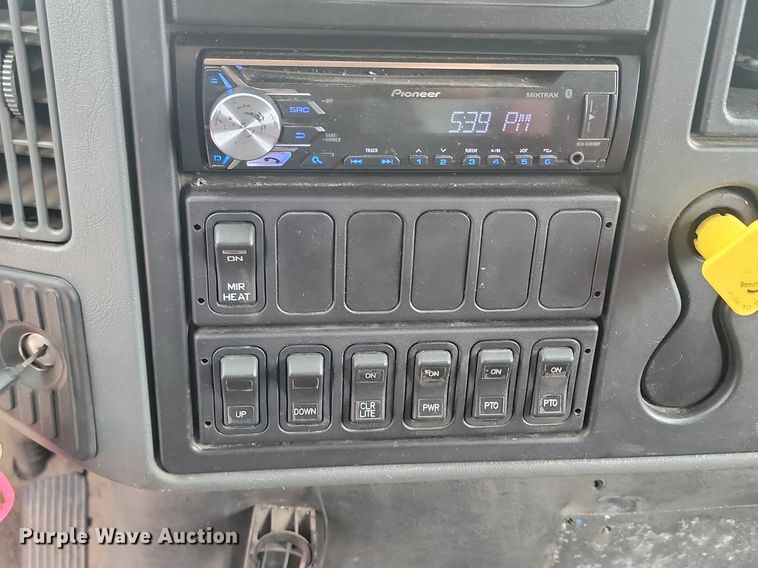 image for item NZ9767 2003 International  4300 SBA  paper shredder truck