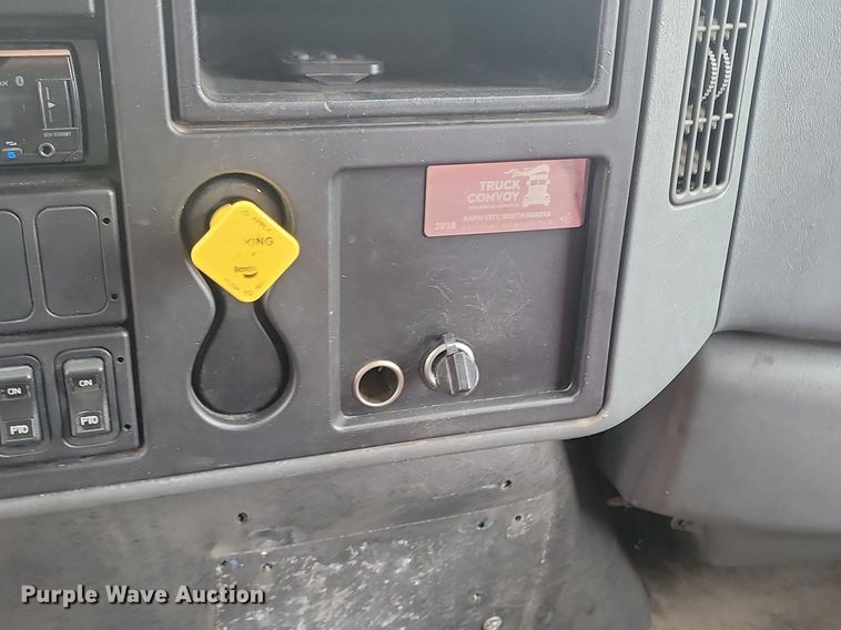 image for item NZ9767 2003 International  4300 SBA  paper shredder truck