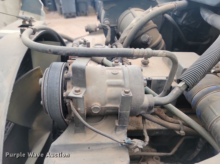 image for item NZ9767 2003 International  4300 SBA  paper shredder truck