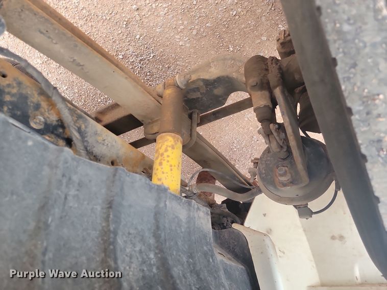 image for item NZ9767 2003 International  4300 SBA  paper shredder truck