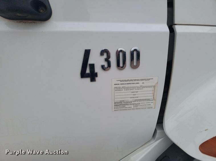 image for item NZ9767 2003 International  4300 SBA  paper shredder truck