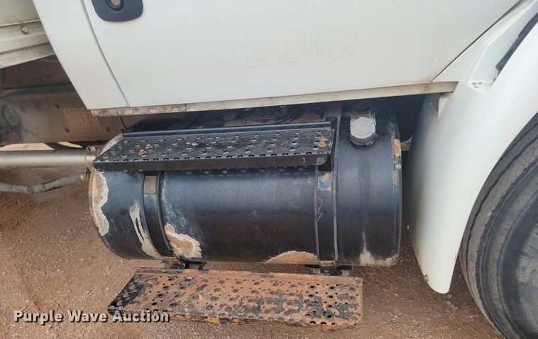 image for item NZ9767 2003 International  4300 SBA  paper shredder truck