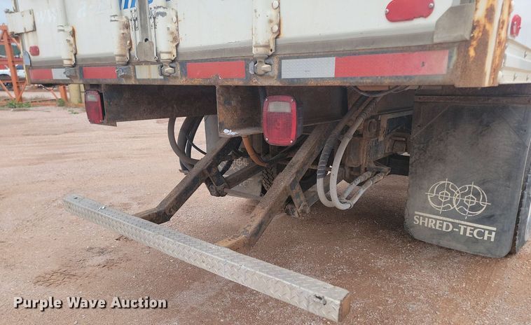 image for item NZ9767 2003 International  4300 SBA  paper shredder truck