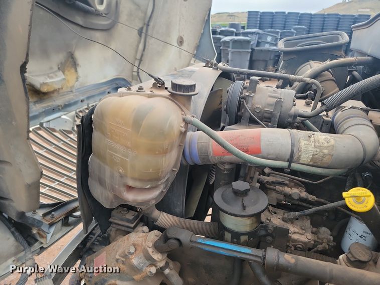 image for item NZ9767 2003 International  4300 SBA  paper shredder truck