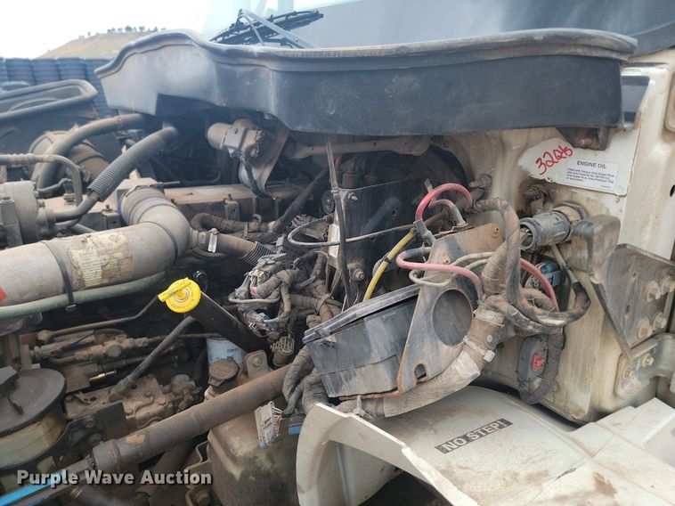 image for item NZ9767 2003 International  4300 SBA  paper shredder truck