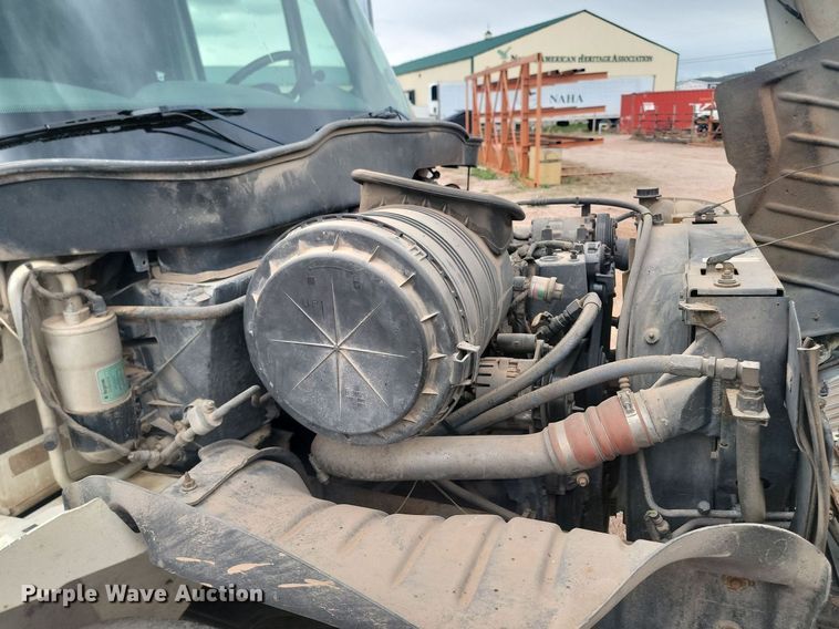 image for item NZ9767 2003 International  4300 SBA  paper shredder truck