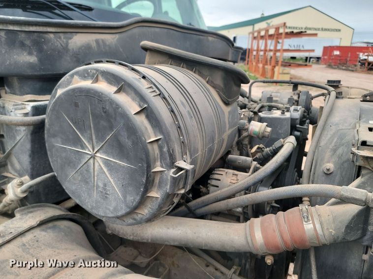 image for item NZ9767 2003 International  4300 SBA  paper shredder truck