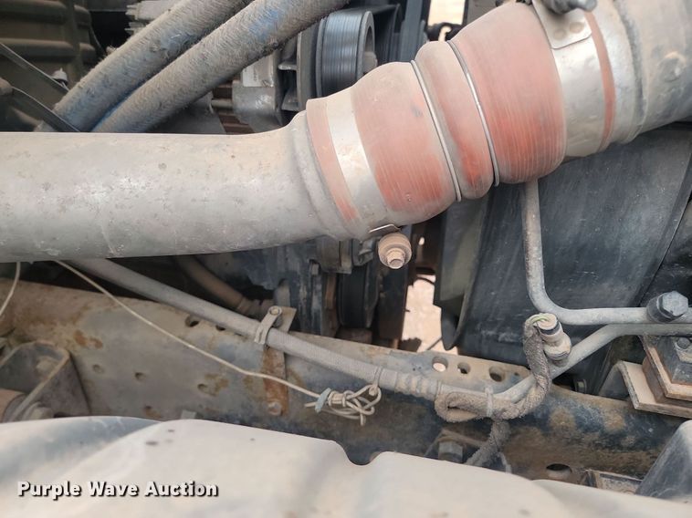 image for item NZ9767 2003 International  4300 SBA  paper shredder truck