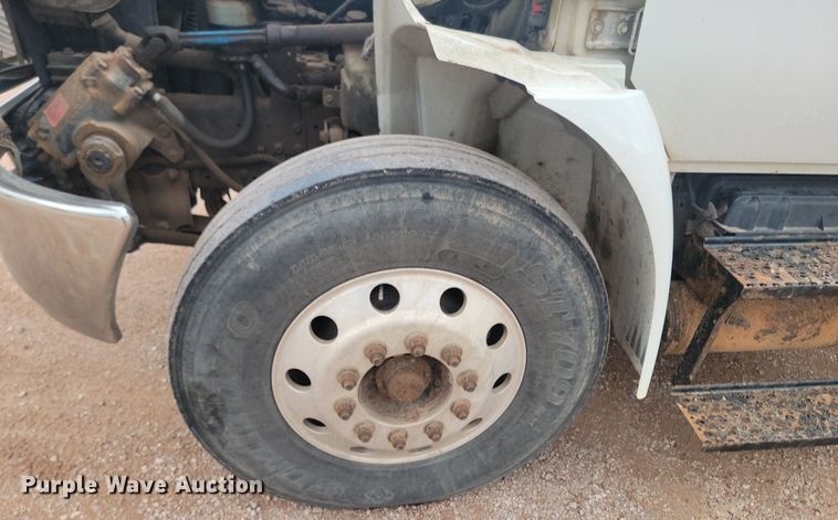 image for item NZ9767 2003 International  4300 SBA  paper shredder truck