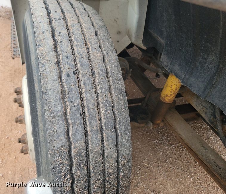 image for item NZ9767 2003 International  4300 SBA  paper shredder truck