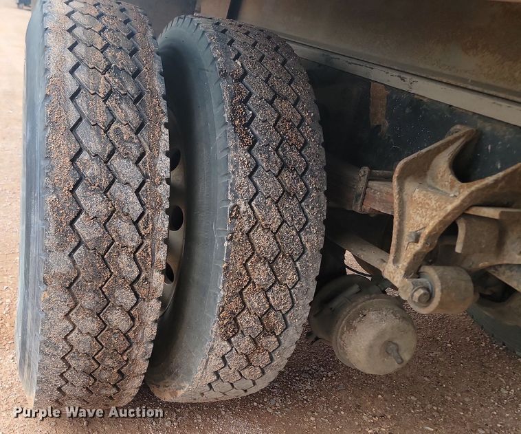 image for item NZ9767 2003 International  4300 SBA  paper shredder truck