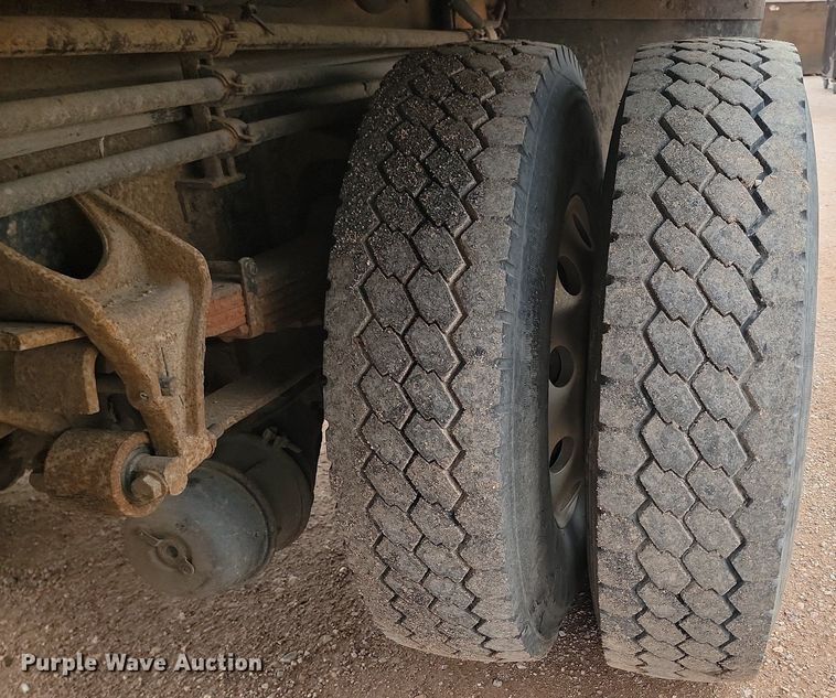 image for item NZ9767 2003 International  4300 SBA  paper shredder truck