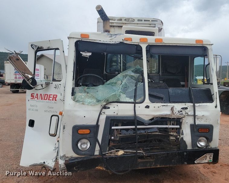 image for item NZ9768 2011 Mack LEU refuse truck