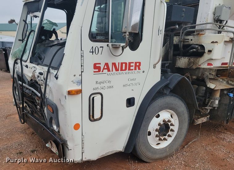 image for item NZ9768 2011 Mack LEU refuse truck