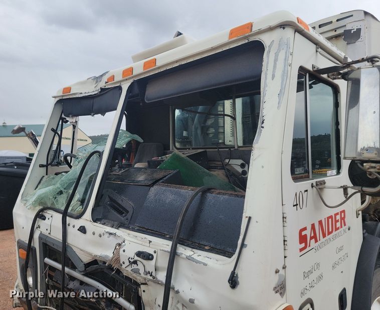 image for item NZ9768 2011 Mack LEU refuse truck