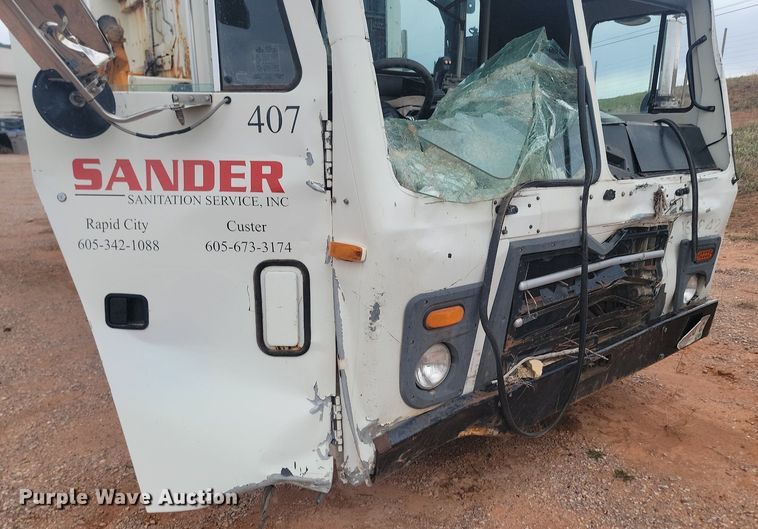 image for item NZ9768 2011 Mack LEU refuse truck