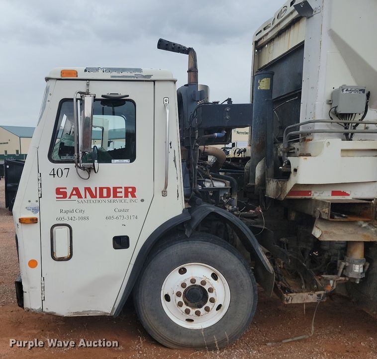 image for item NZ9768 2011 Mack LEU refuse truck