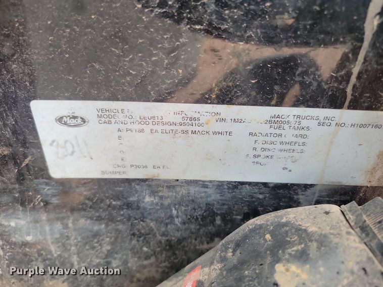 image for item NZ9768 2011 Mack LEU refuse truck