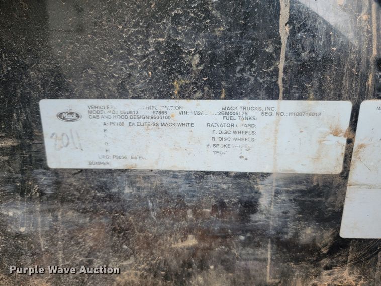 image for item NZ9768 2011 Mack LEU refuse truck