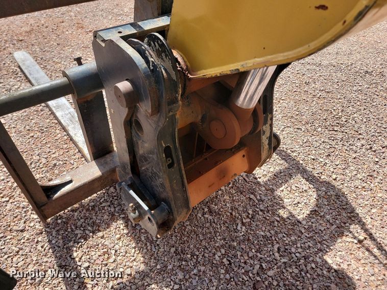 image for item NZ9770 2005 Caterpillar  TH350B telehandler