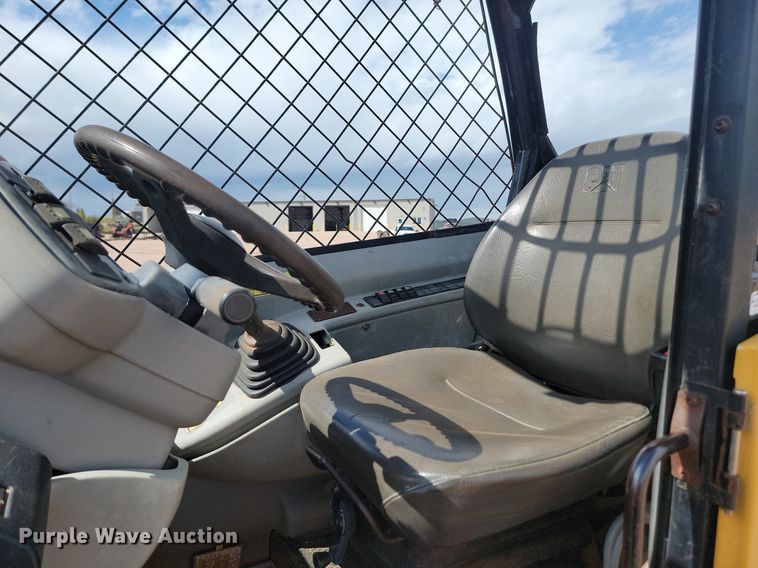 image for item NZ9770 2005 Caterpillar  TH350B telehandler