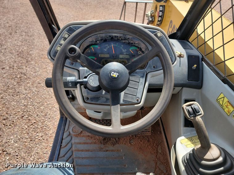 image for item NZ9770 2005 Caterpillar  TH350B telehandler