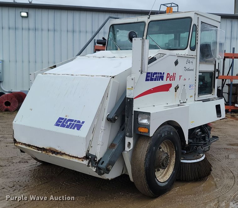 image for item NZ9818 2000 Elgin Pelican Series P street sweeper