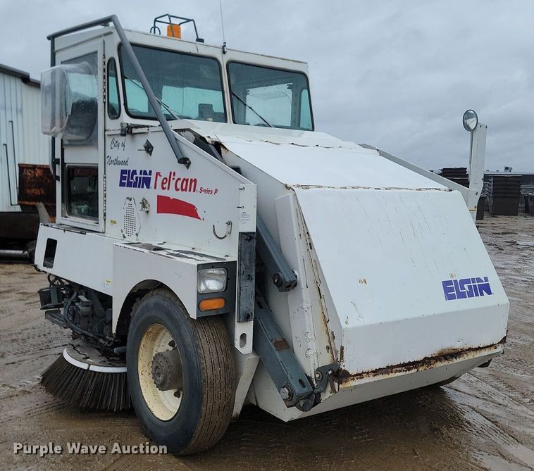 image for item NZ9818 2000 Elgin Pelican Series P street sweeper