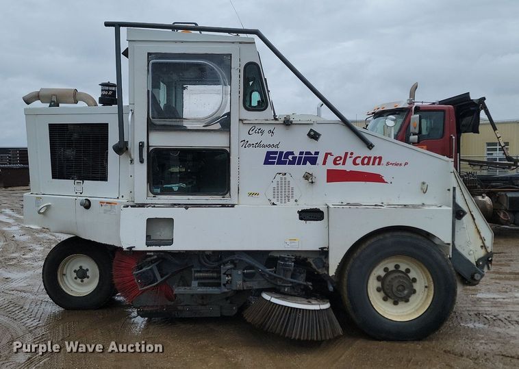 image for item NZ9818 2000 Elgin Pelican Series P street sweeper