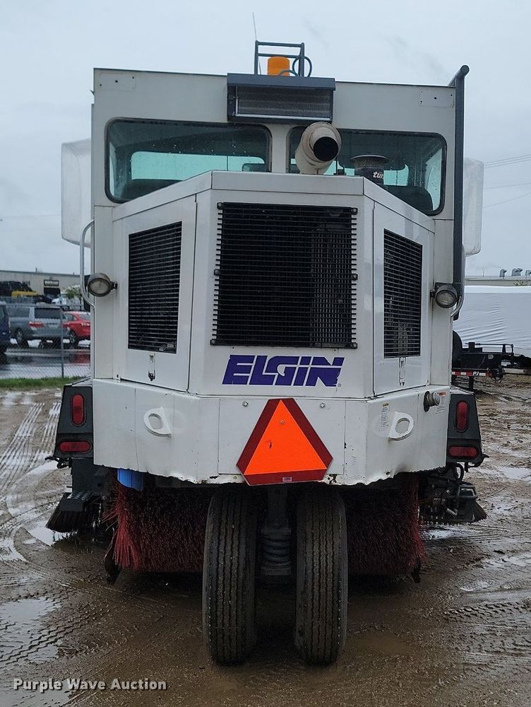 image for item NZ9818 2000 Elgin Pelican Series P street sweeper